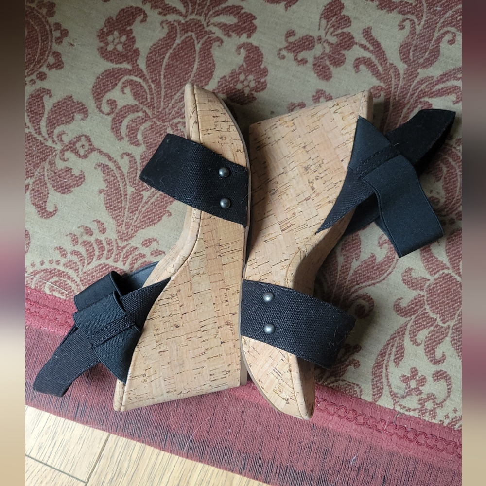 Lucky Brand Size 8 MALLIAH Cork & Canvas Black and Tan Wedge Sandals